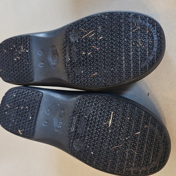 Crocs Black Nursing Clogs - Picture 8 of 10